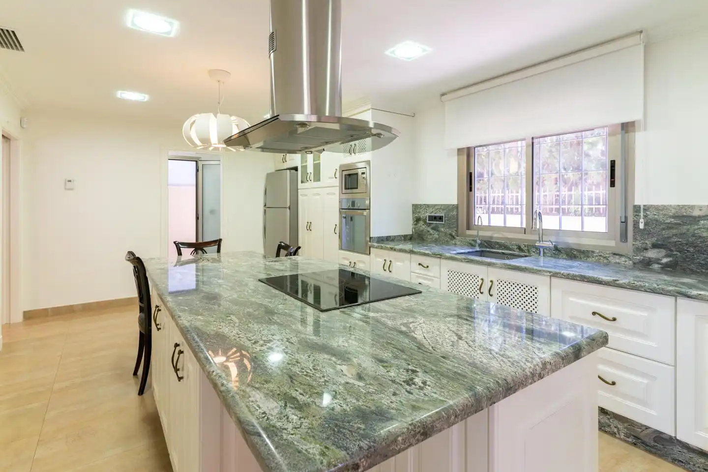 Cocina de Casa o chalet en venta en Elche / Elx con Aire acondicionado, Jardín privado y Parquet