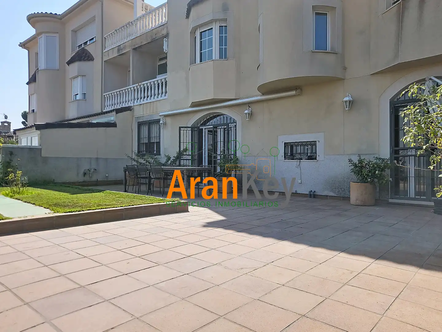 Exterior view of Houses for sale in Aranjuez  with Air Conditioner, Private garden and Terrace