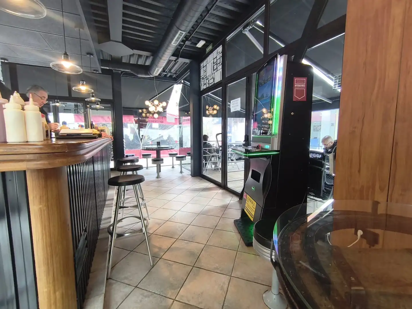 Local en traspaso en Sabadell con Aire acondicionado, Terraza y Amueblado