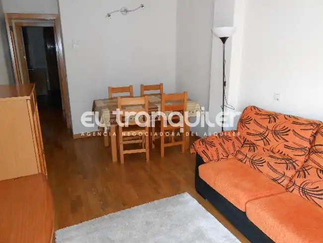 Living room of Flat for rent in Madrid  with Parquet flooring, Furnished and Washing machine