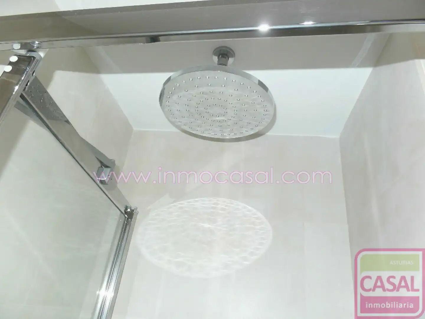 Baño de Piso de alquiler en Oviedo  con Calefacción, Terraza y Amueblado