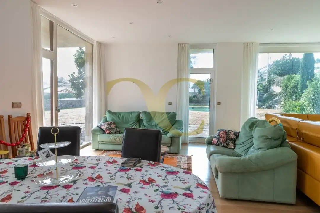 Sala de estar de Casa o chalet en venta en Santa Cruz de Bezana con Aire acondicionado, Calefacción y Jardín privado