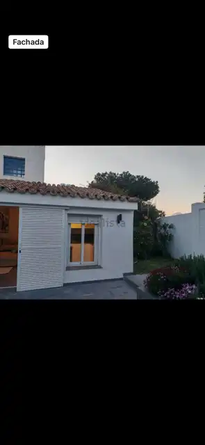 Vista exterior de Casa o chalet de alquiler en Estepona con Aire acondicionado, Jardín privado y Terraza