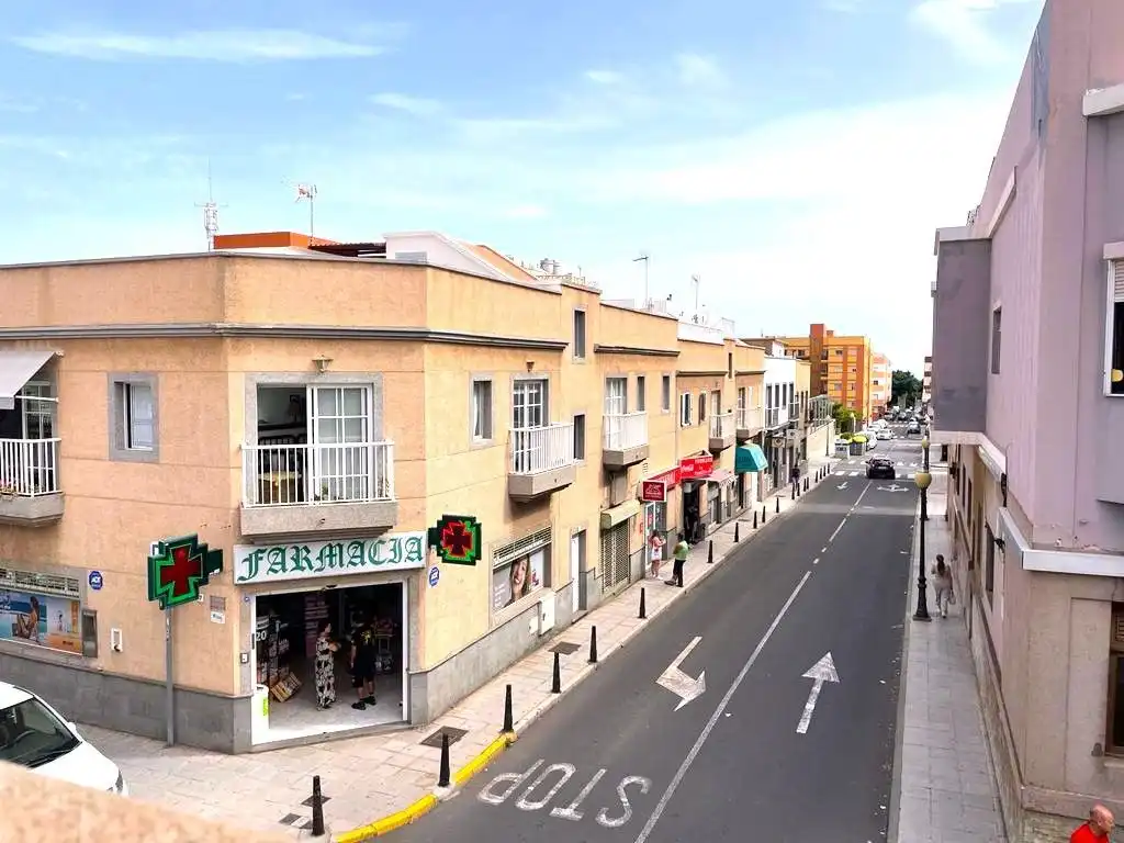 Vista exterior de Casa adosada en venta en Telde con Calefacción, Terraza y Trastero