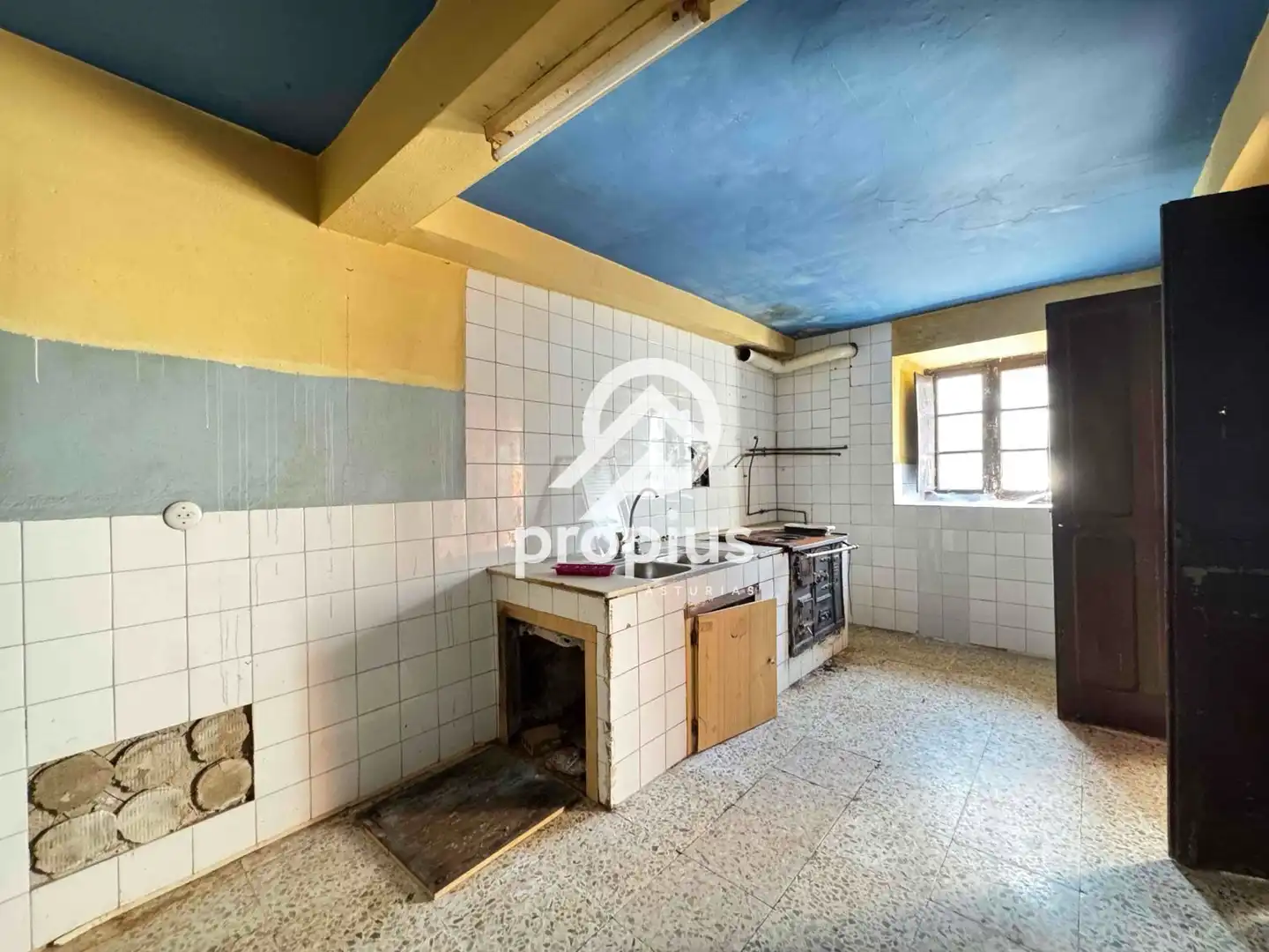 Kitchen of Houses for sale in Ribadedeva  with Heating and Storage room