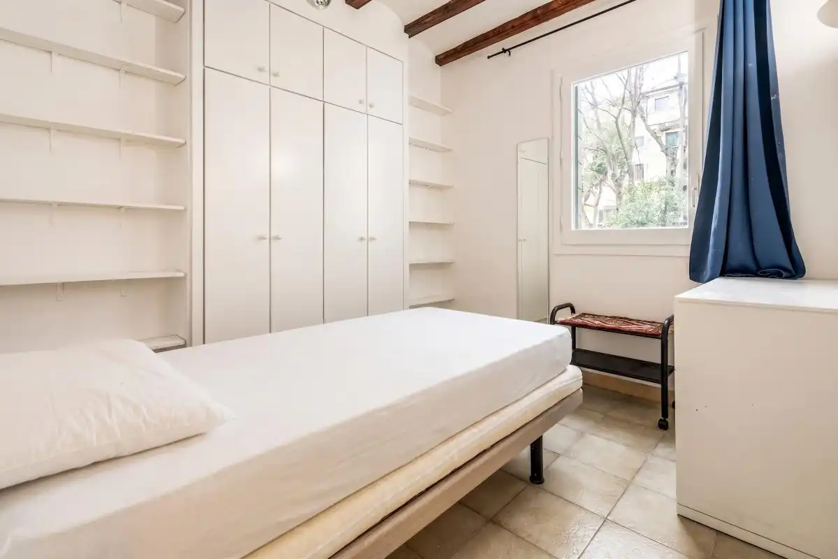 Habitación de Piso en venta en Barcelona con Calefacción, Terraza y Balcón