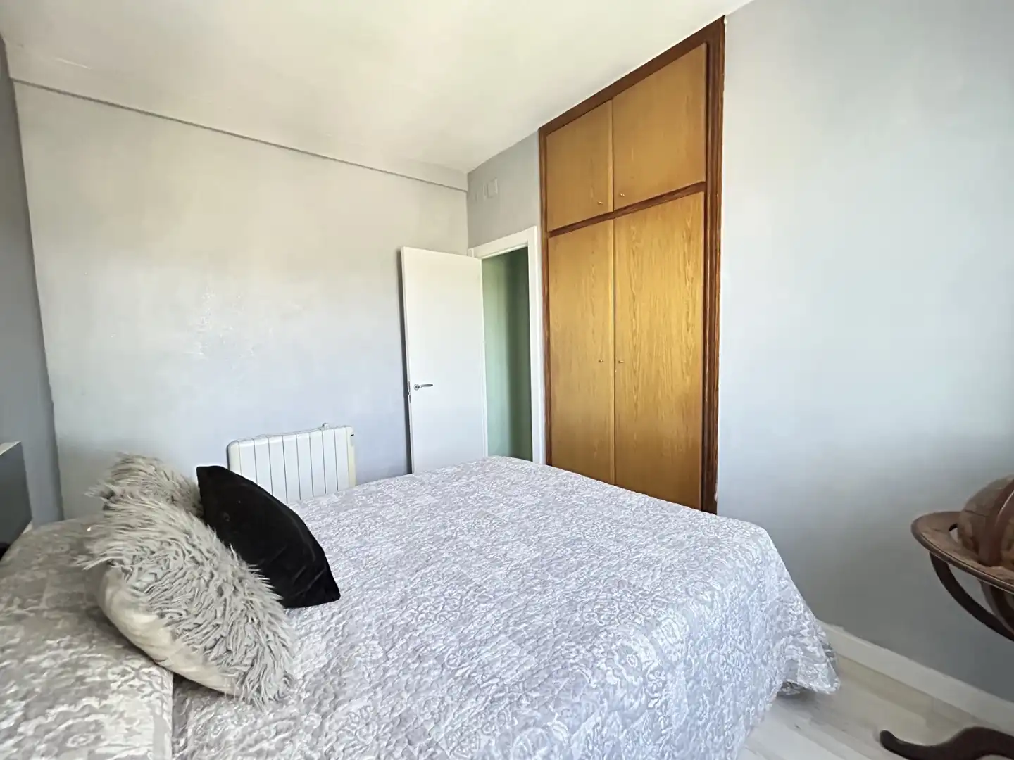 Schlafzimmer von Haus oder Chalet zum Verkauf in Cervelló mit Klimaanlage, Privatgarten und Schwimmbad
