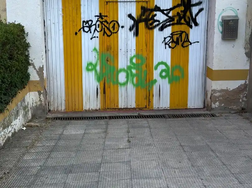Außenansicht von Garage zum Verkauf in Cuenca