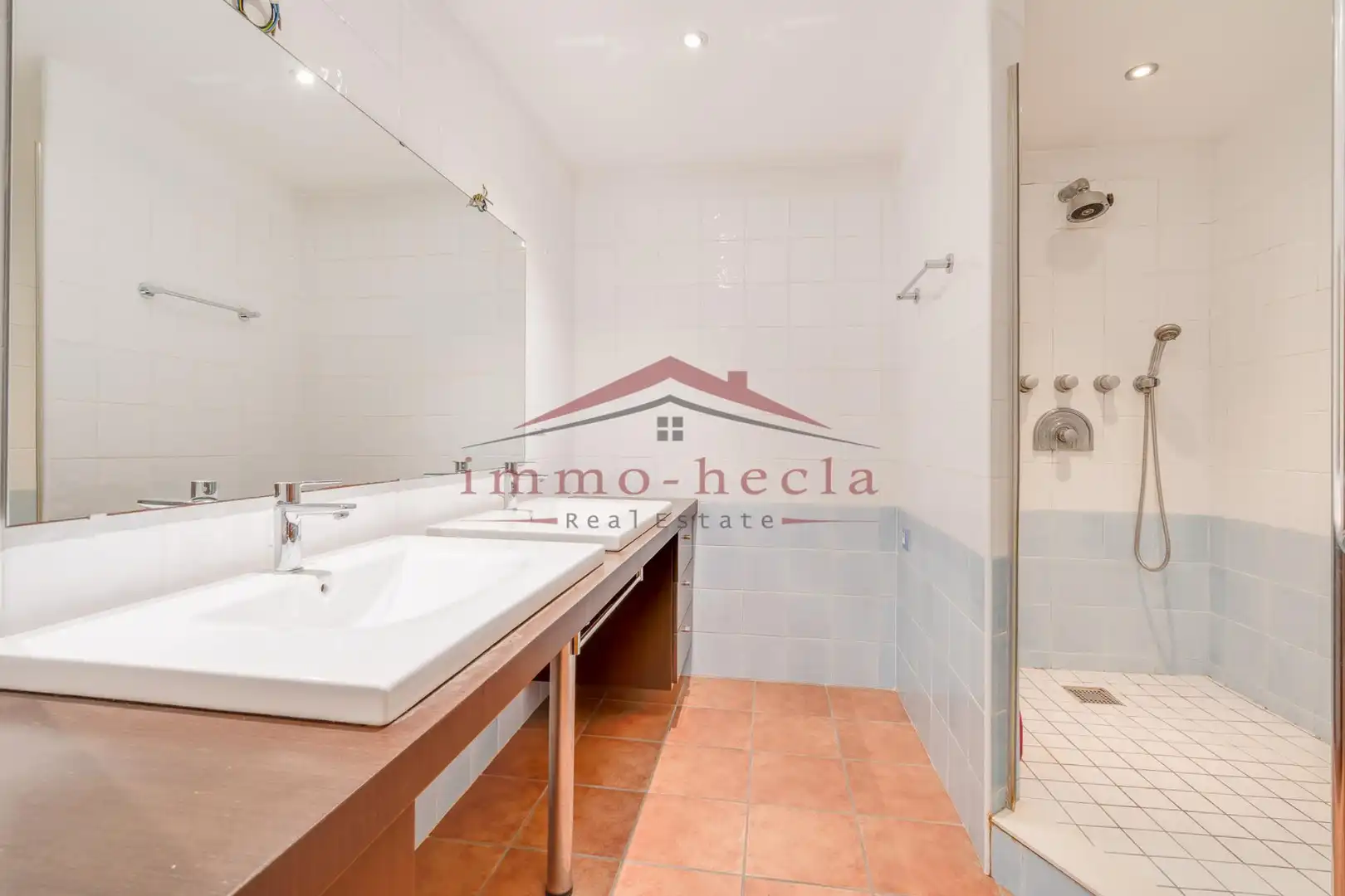 Badezimmer von Einfamilien-Reihenhaus zum Verkauf in Vilanova del Camí mit Heizung, Terrasse und Abstellraum