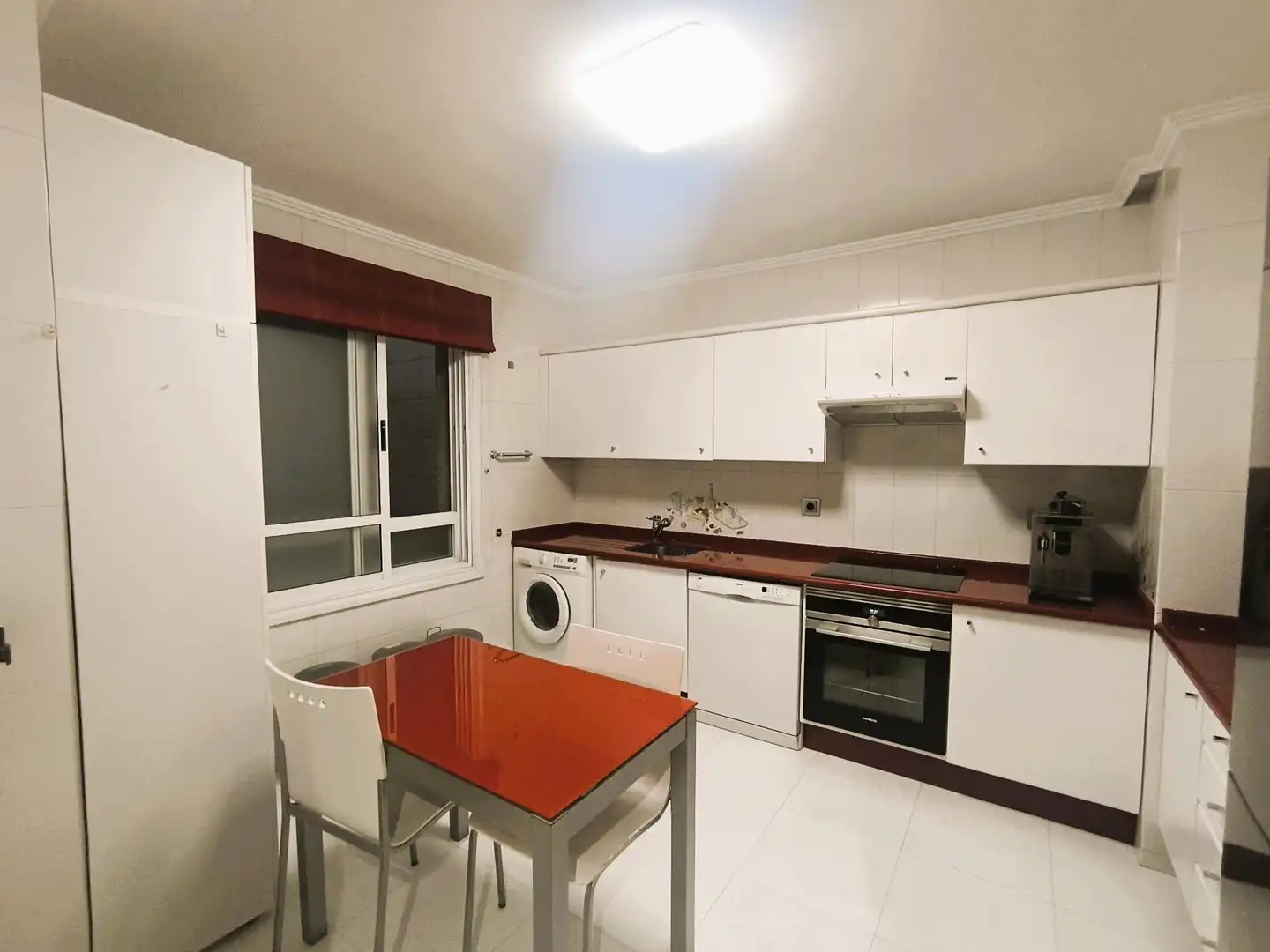 Kitchen of Flat for rent in Santiago de Compostela   with Heating, Storage room and Balcony