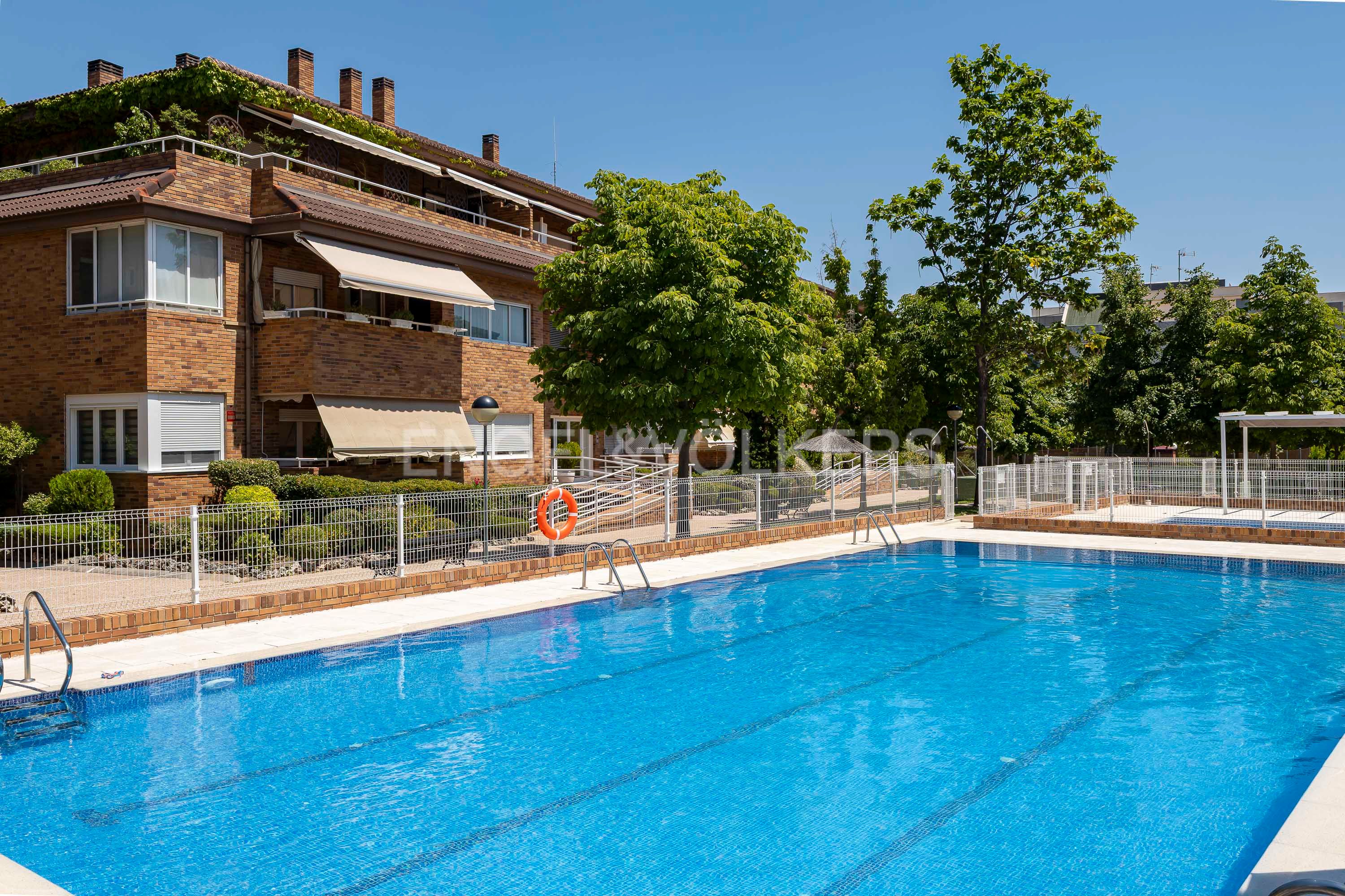 Piscina de Apartament en venda en Las Rozas de Madrid amb Calefacció, Terrassa i Piscina