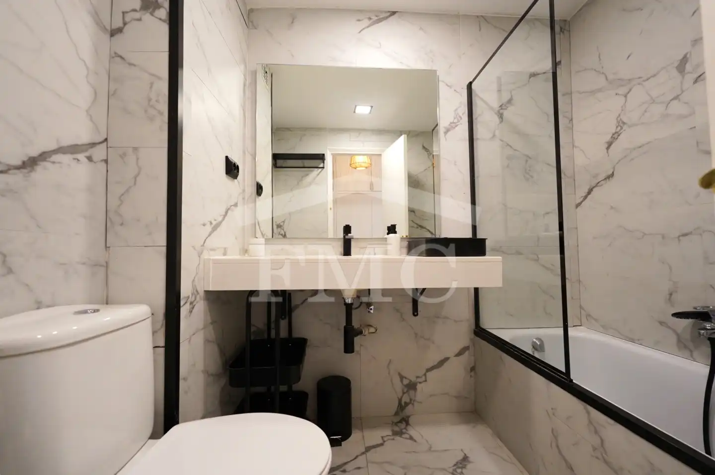 Bathroom of Flat for rent in Alp  with Heating, Parquet flooring and Storage room
