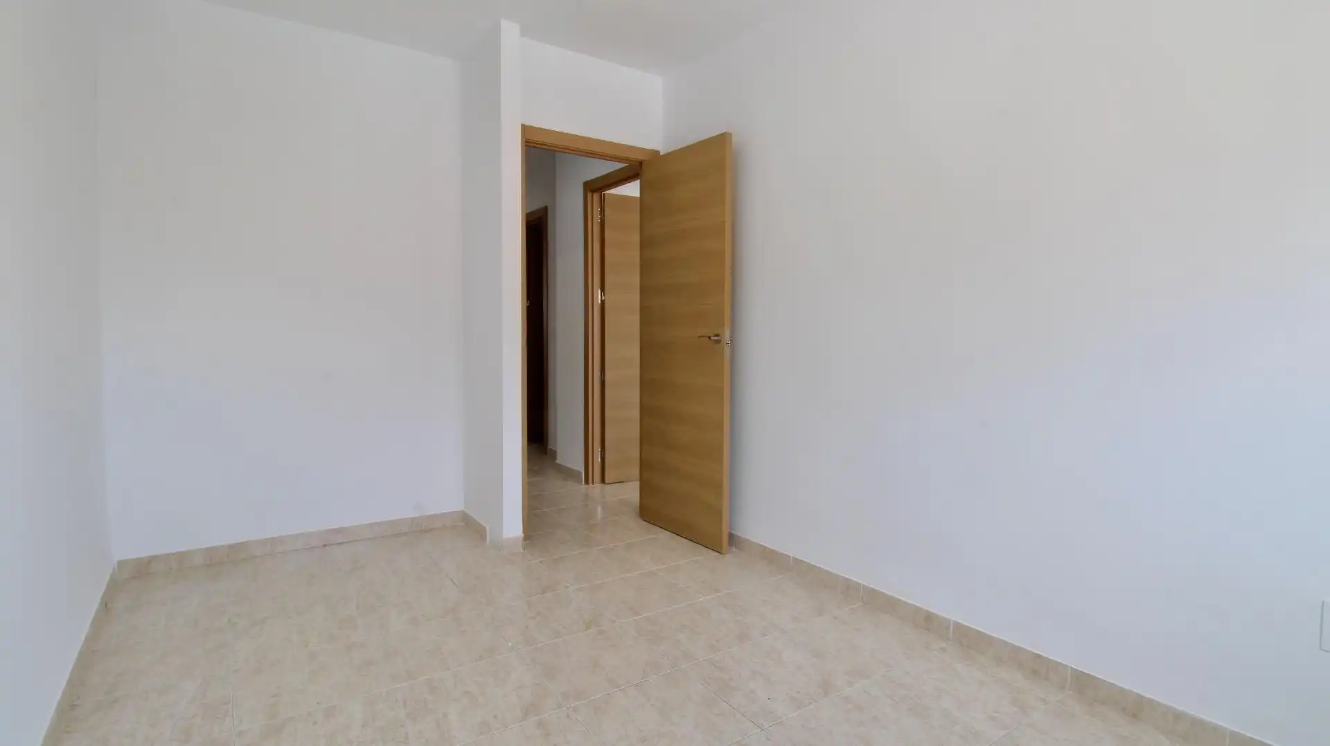 Piso en venta en Roquetas de Mar con Jardín privado, Terraza y Piscina comunitaria