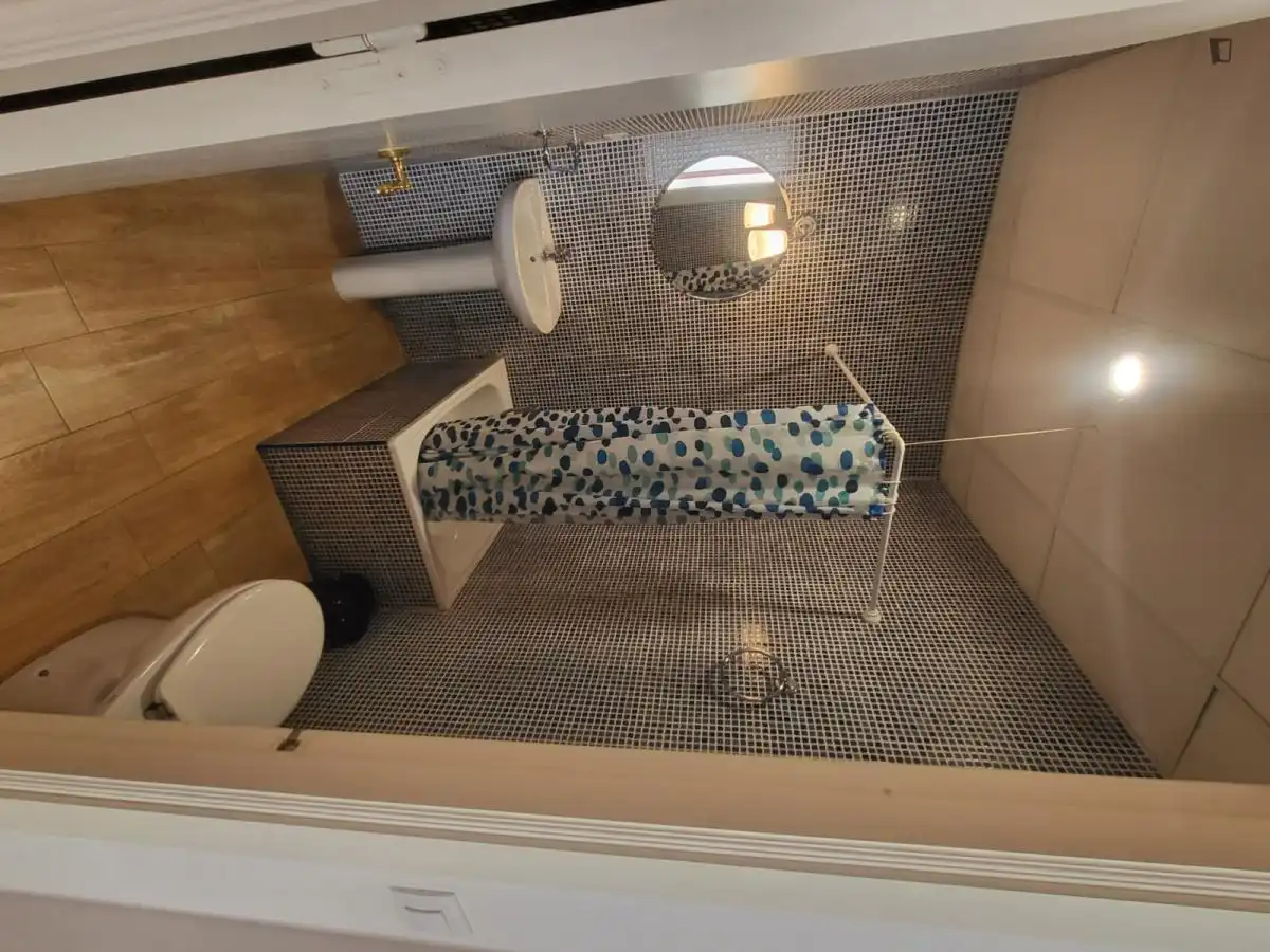 Bany de Apartament de lloguer en Sevilla amb Aire condicionat, Moblat i Forn
