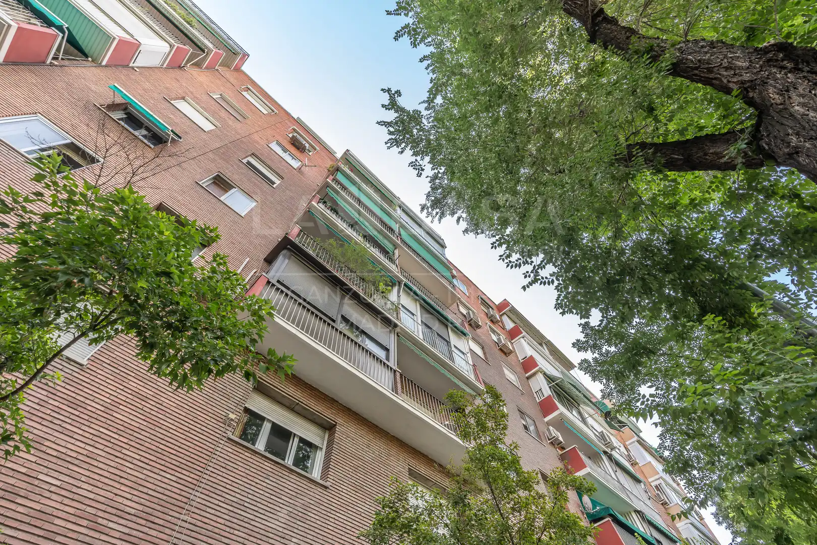 Vista exterior de Piso en venta en Madrid con Calefacción y Trastero