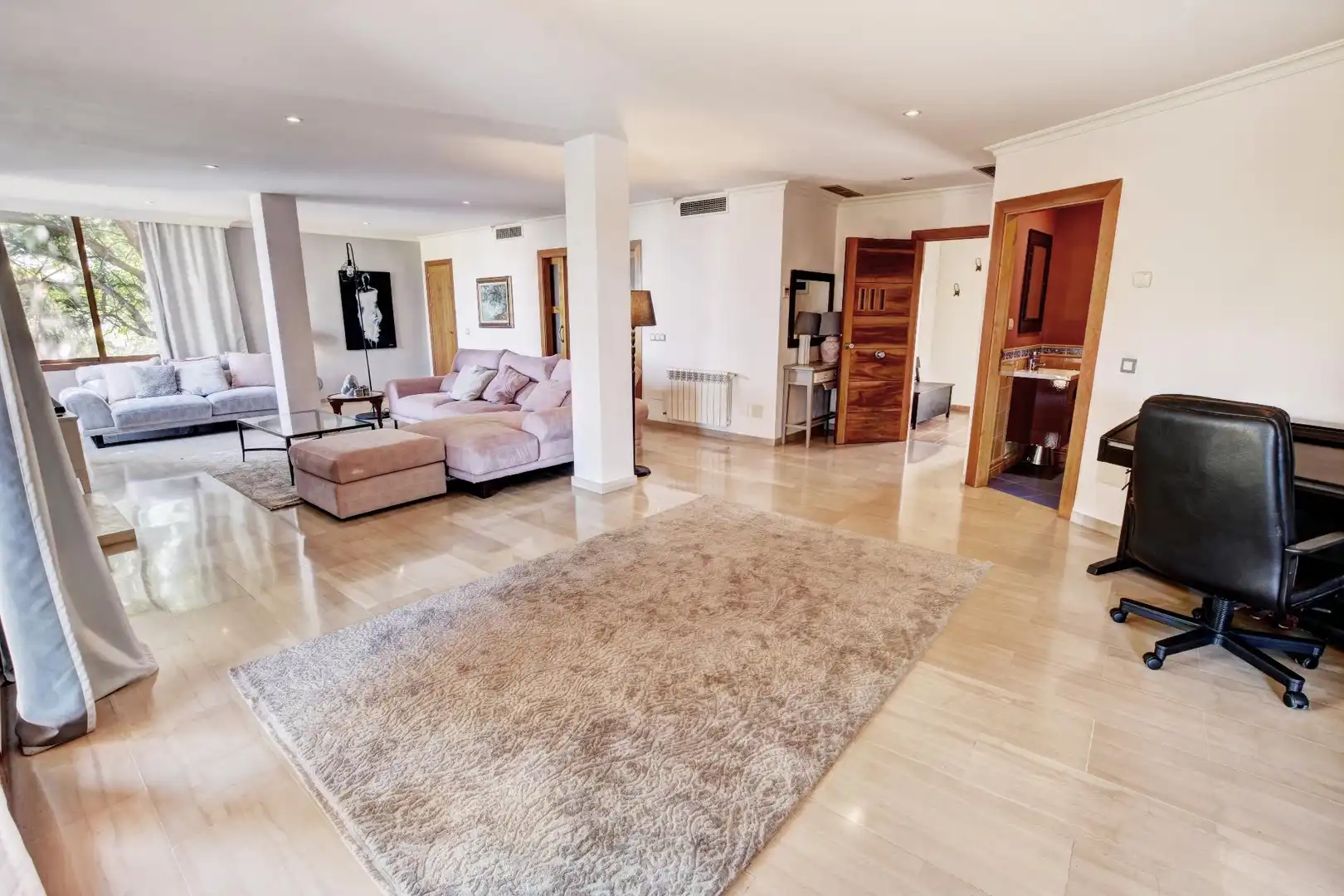 Sala d'estar de Casa o xalet en venda en Benalmádena amb Aire condicionat, Calefacció i Jardí privat