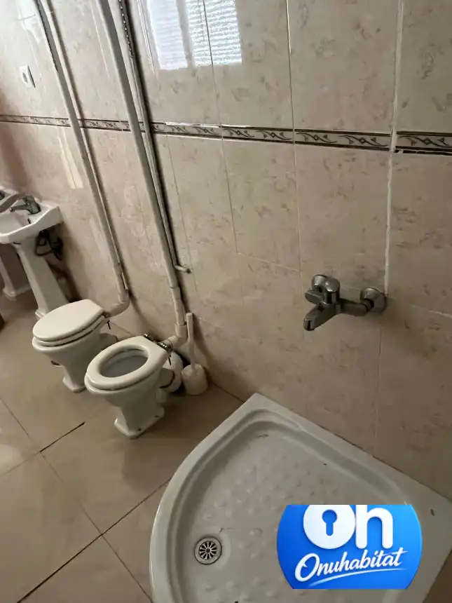 Bany de Pis en venda en Bollullos Par del Condado amb Aire condicionat, Traster i Moblat