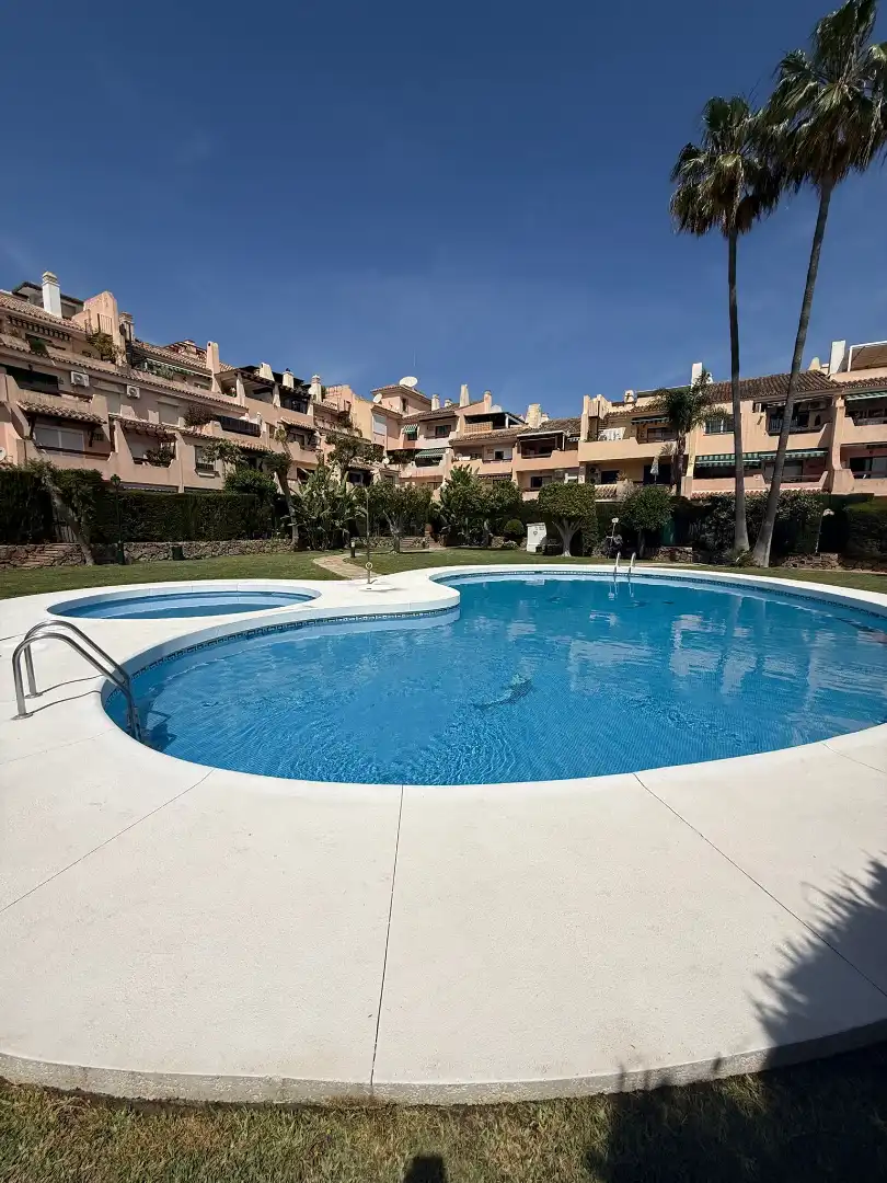 Piscina de Piso en venta en Estepona con Aire acondicionado, Terraza y Piscina comunitaria