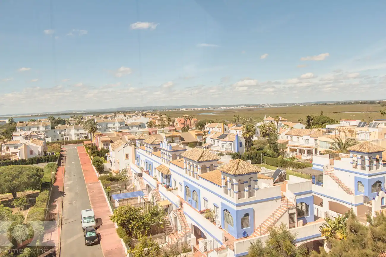Vista exterior de Àtic en venda en Ayamonte amb Aire condicionat, Terrassa i Traster