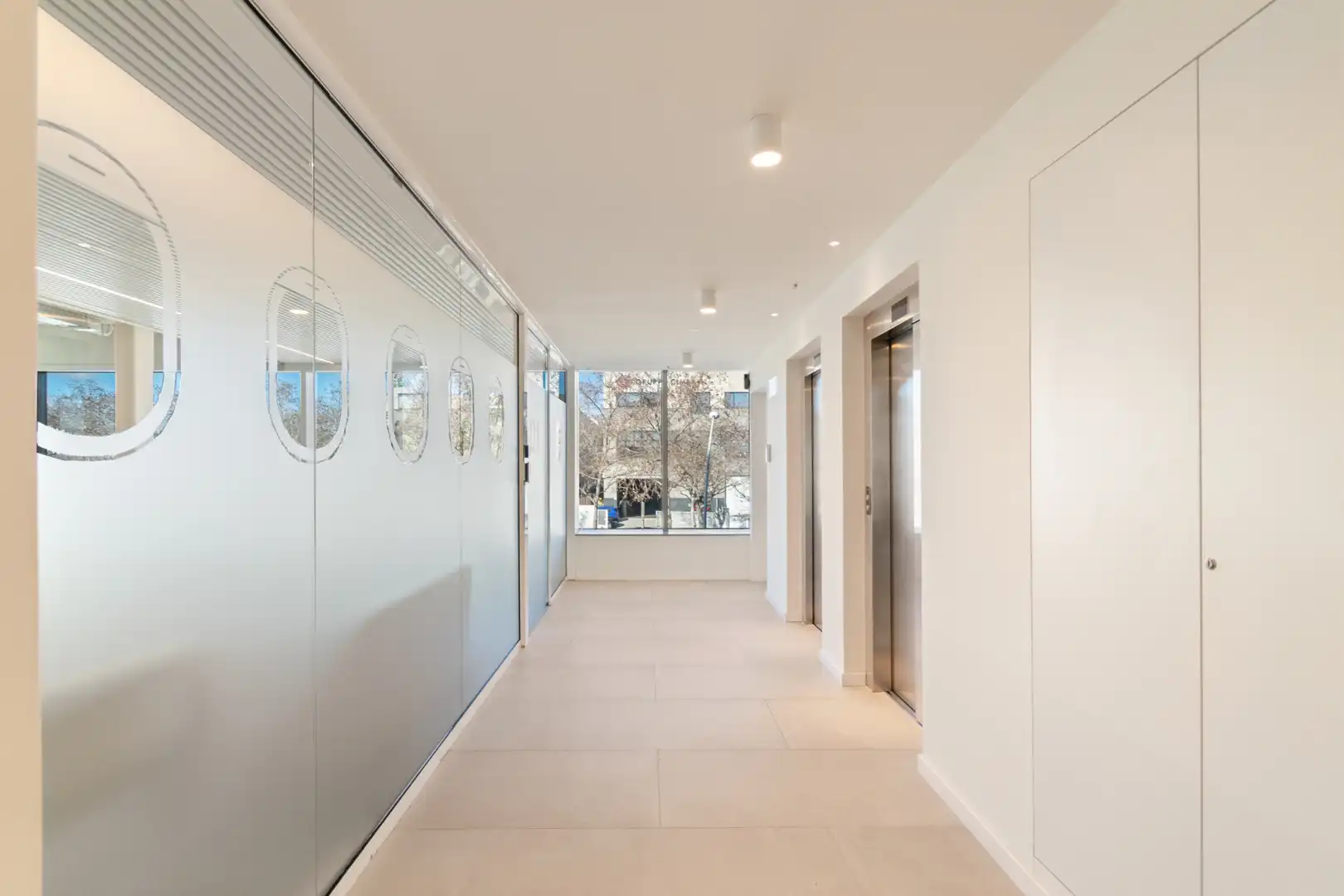 Büro zur Miete in Cornellà de Llobregat mit Klimaanlage, Heizung und Alarm