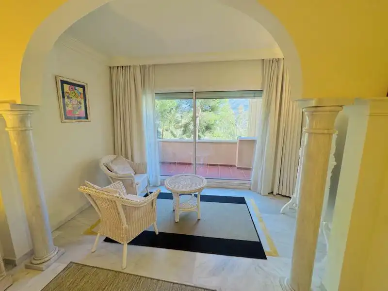 Apartamento con terraza en venta en Nueva Andalucía, imagen 3