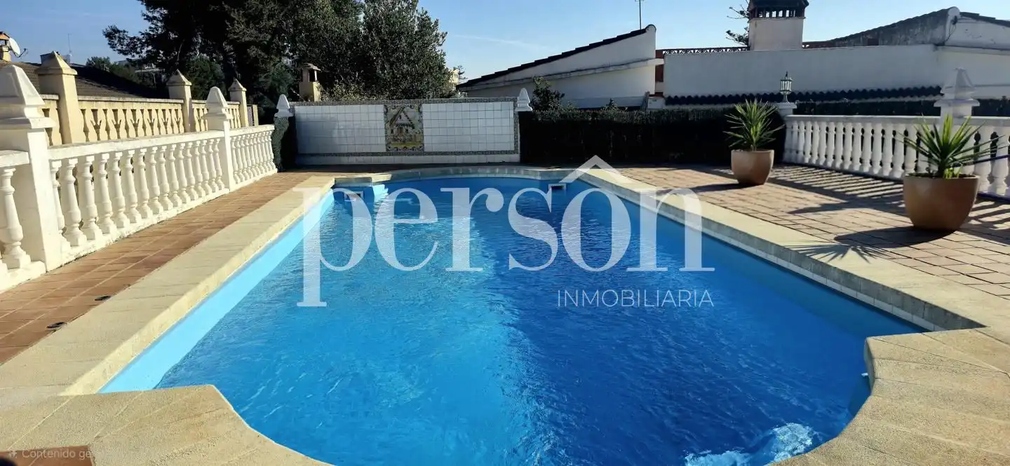 Piscina de Casa o chalet en venta en Chiva con Aire acondicionado, Jardín privado y Terraza