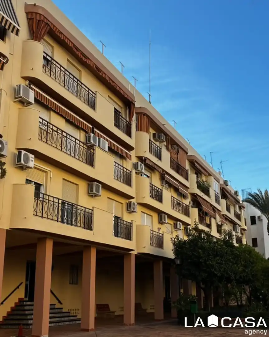 Vista exterior de Piso en venta en Sevilla con Balcón