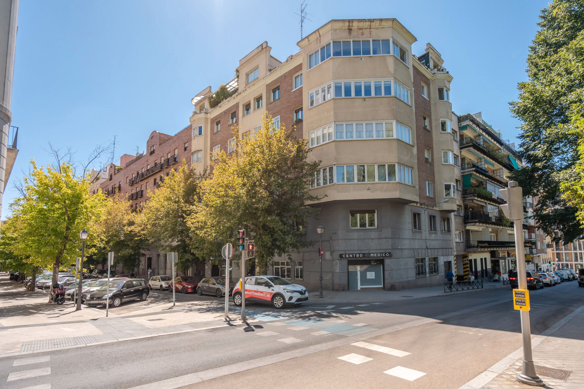 Exterior view of Office for sale in  Madrid Capital  with Air Conditioner