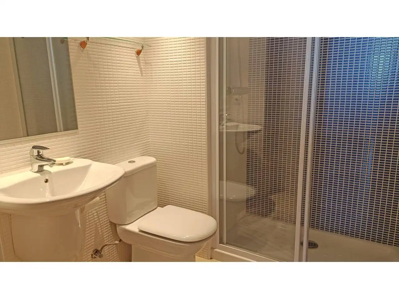 Baño de Piso en venta en L'Escala con Aire acondicionado, Calefacción y Terraza