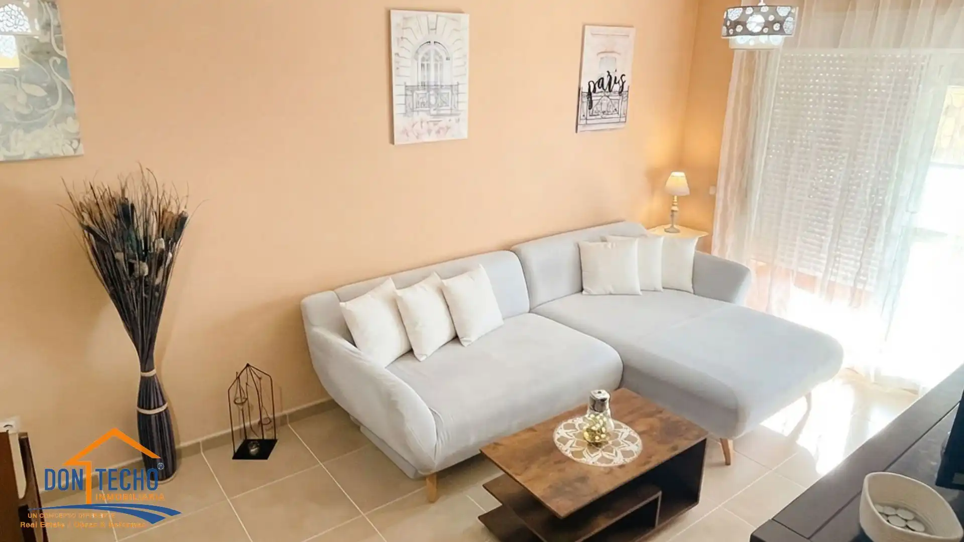 Sala de estar de Piso en venta en Torrox con Terraza, Amueblado y Piscina comunitaria