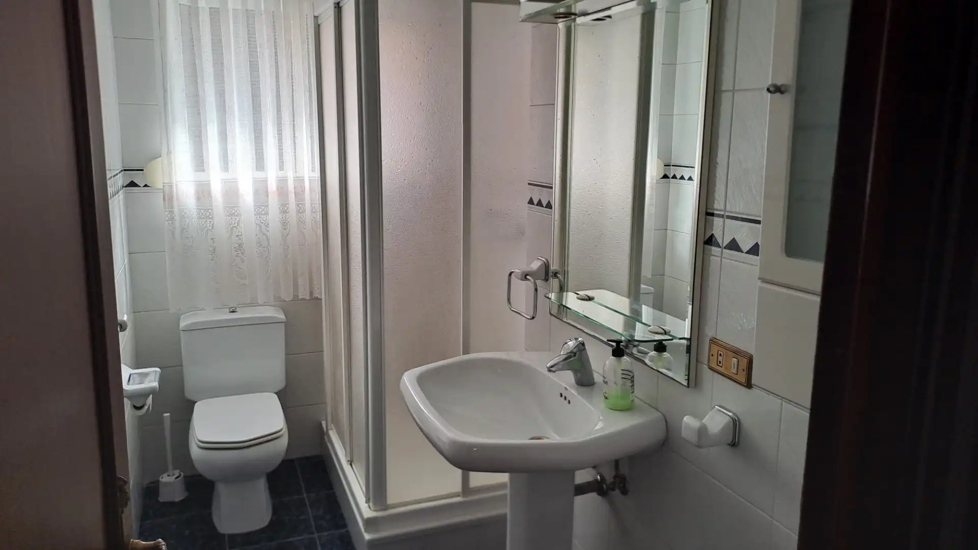 Bathroom of Flat for rent in Bilbao   with Heating, Private garden and Furnished