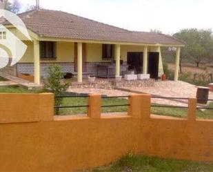 Casa adosada en venda en Villares del Saz