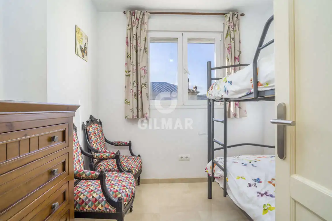 Schlafzimmer von Maisonette zum Verkauf in Sotogrande mit Heizung, Abstellraum und Schwimmbad