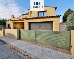 Exterior view of House or chalet for sale in La Bisbal d'Empordà  with Air Conditioner, Terrace and Swimming Pool