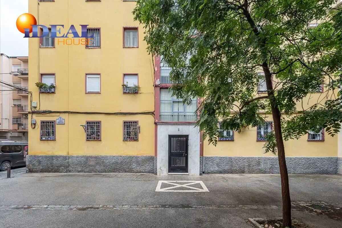 Vista exterior de Piso en venta en Granada con Terraza