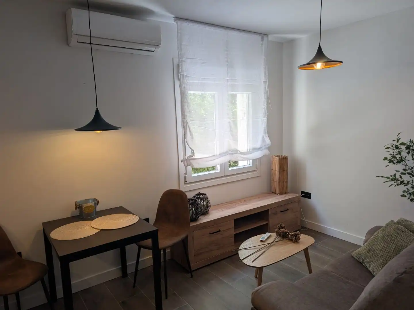 Menjador de Apartament de lloguer en Badajoz amb Aire condicionat, Parquet i Moblat