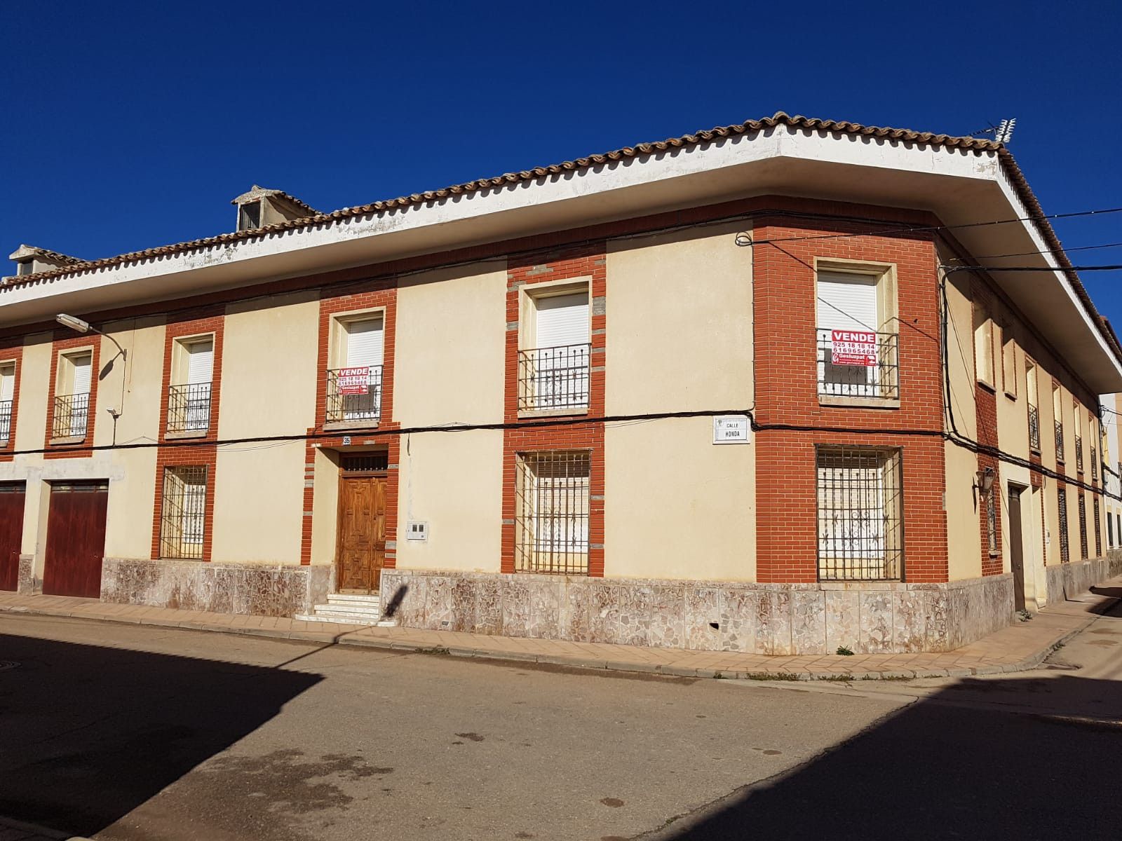 Exterior view of House or chalet for sale in Corral de Almaguer  with Heating, Parquet flooring and Swimming Pool
