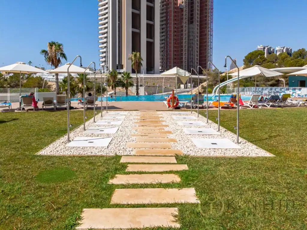 Swimming pool of Flat for sale in Benidorm  with Air Conditioner, Terrace and Swimming Pool