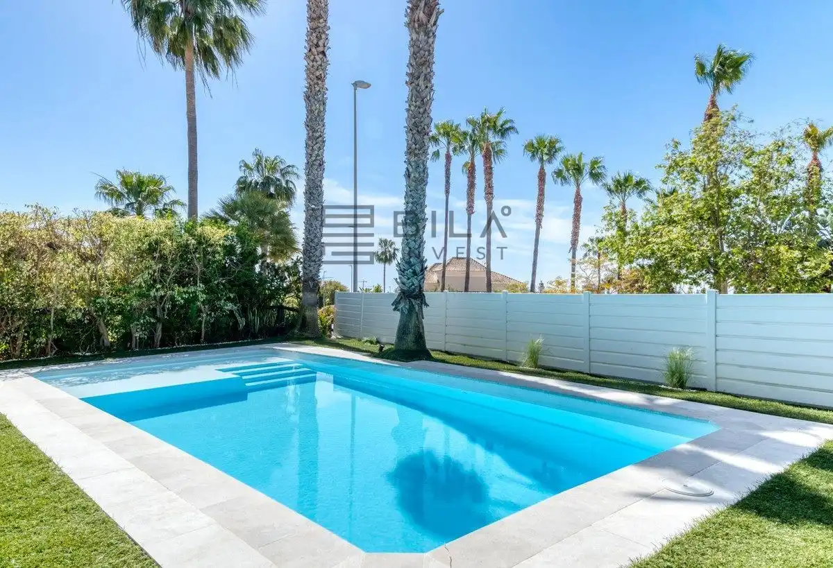 Swimming pool of Detached homes for sale in Marbella  with Air Conditioner, Terrace and Storage room