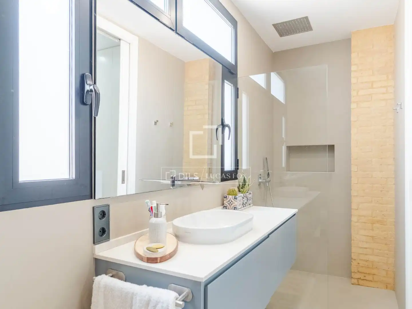 Bathroom of Flat for sale in Valencia  with Air Conditioner, Parquet flooring and Balcony