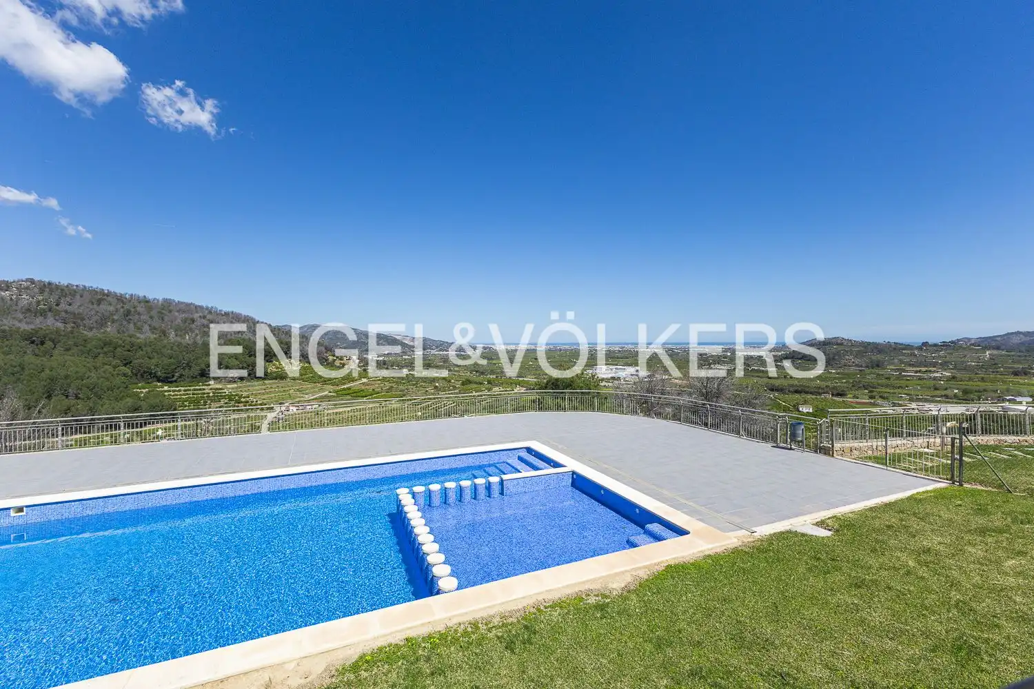Swimming pool of Flat for sale in Ador  with Air Conditioner, Heating and Private garden
