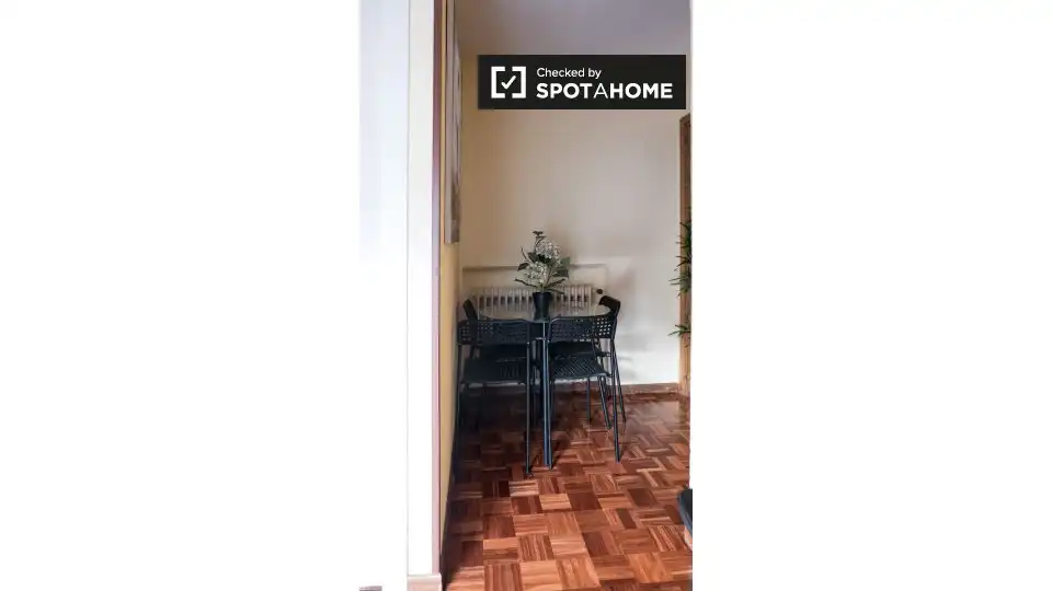Room in Estación - Parque O'Donnell