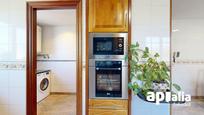 Cuina de Casa o xalet en venda en Barberà del Vallès amb Calefacció