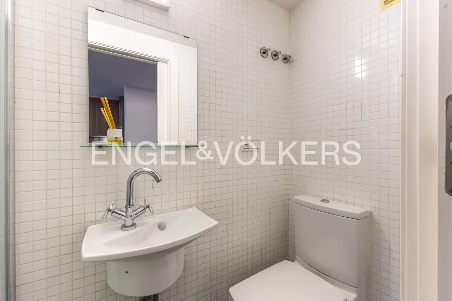 Baño de Piso de alquiler en Xirivella con Aire acondicionado, Calefacción y Jardín privado