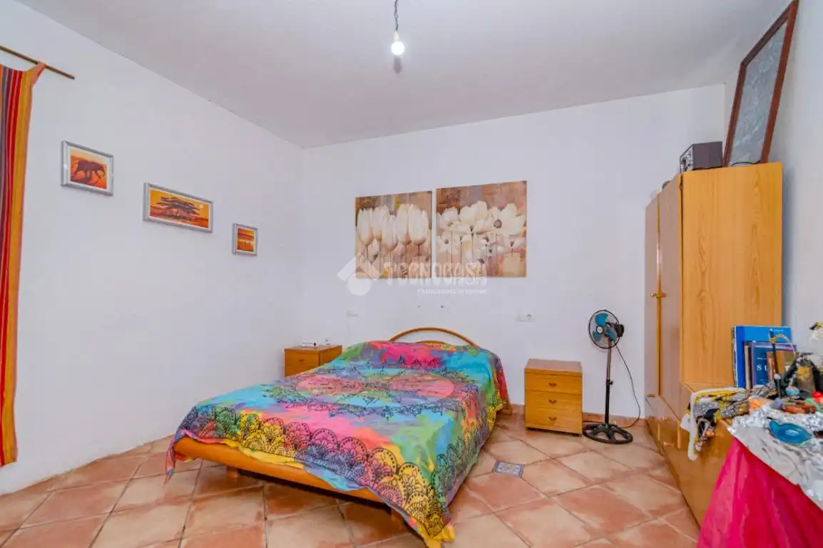Dormitori de Casa adosada en venda en La Zubia amb Terrassa i Piscina comunitària