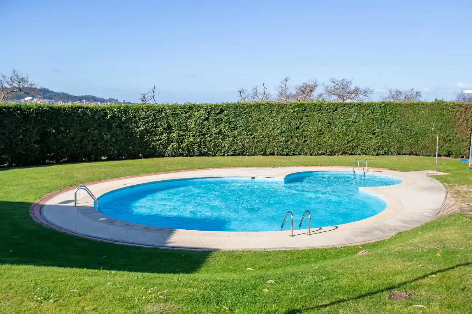 Schwimmbecken von Haus oder Chalet zum Verkauf in Sanxenxo mit Heizung, Privatgarten und Parkett