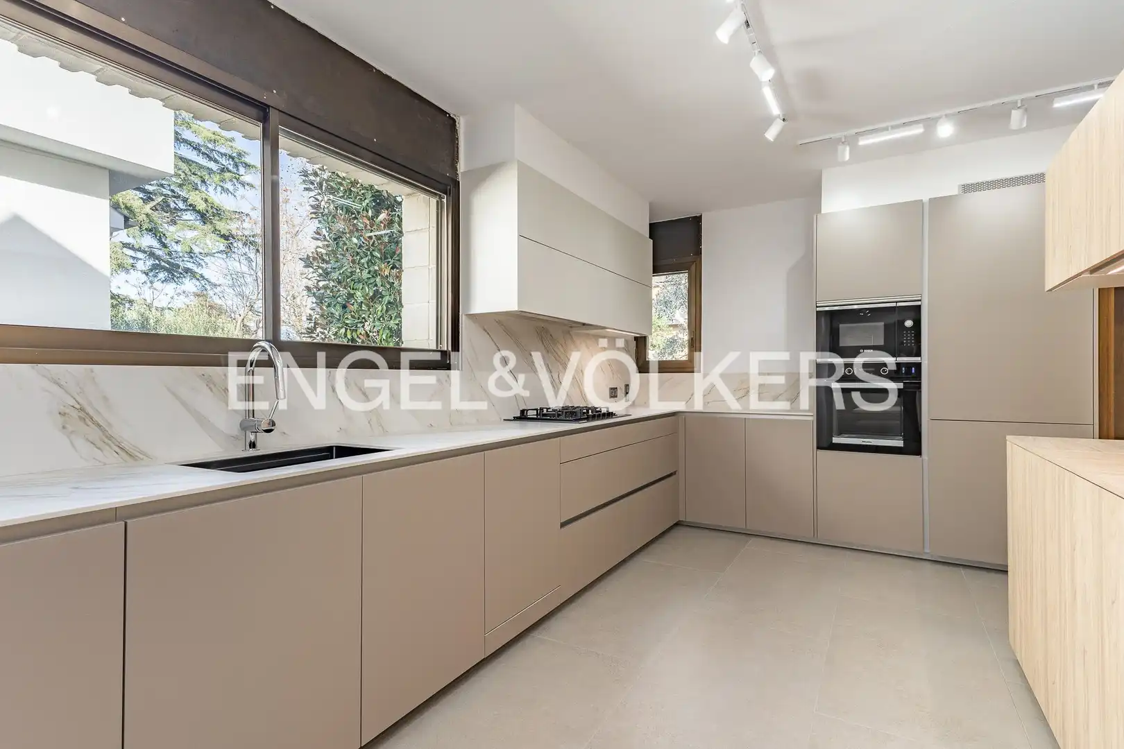 Cocina de Casa o chalet de alquiler en Sant Cugat del Vallès con Calefacción, Jardín privado y Parquet