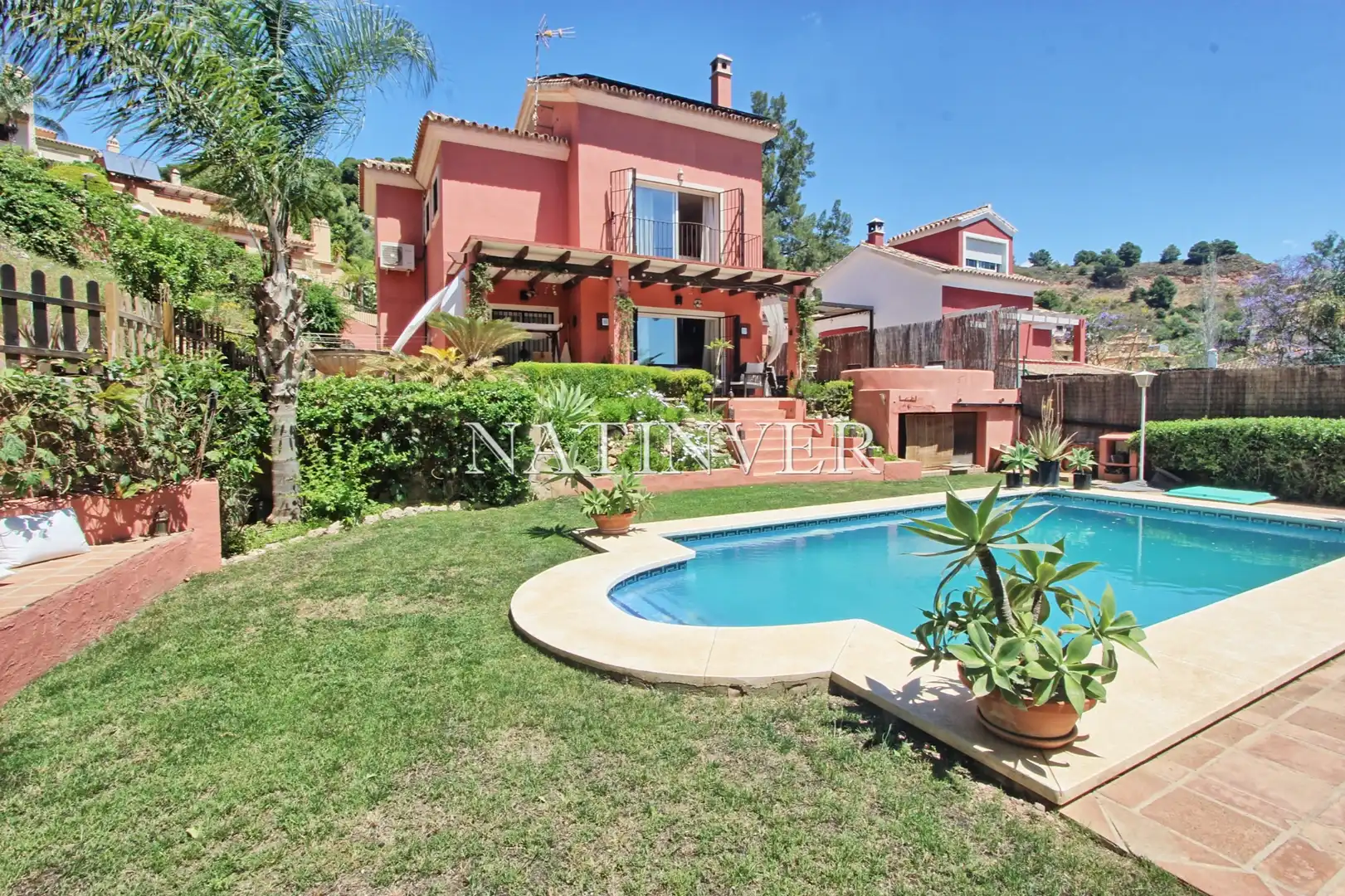 Chalet con piscina en venta en Calle Leoni Benabú 23