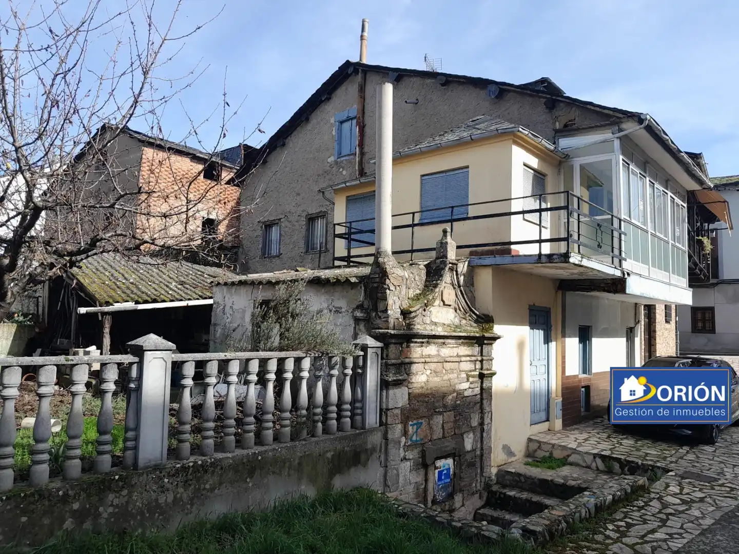 Vista exterior de Casa o chalet en venta en Cacabelos con Jardín privado, Terraza y Balcón