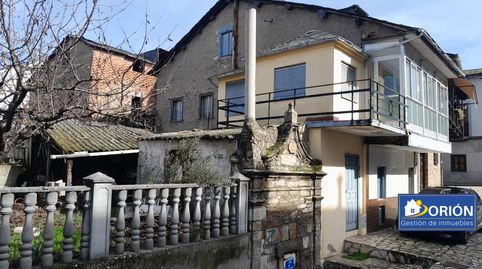 CASA CON PATIO PARA REFORMAR EN CACABELOS